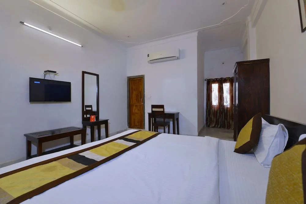 Chandra Prakash Hotel