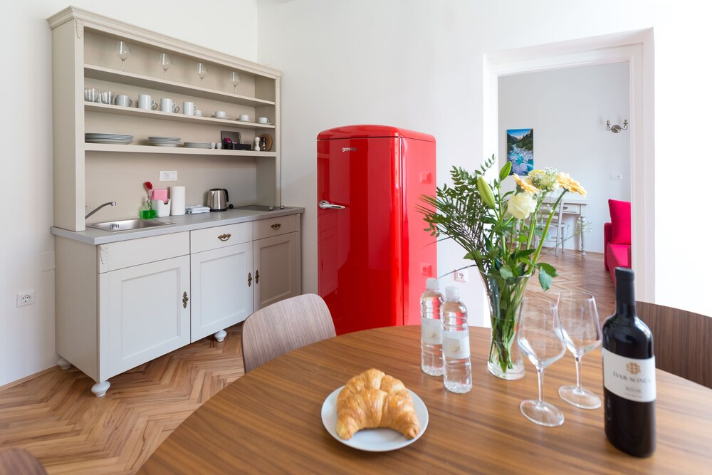Barbo Palace Apartments and Rooms