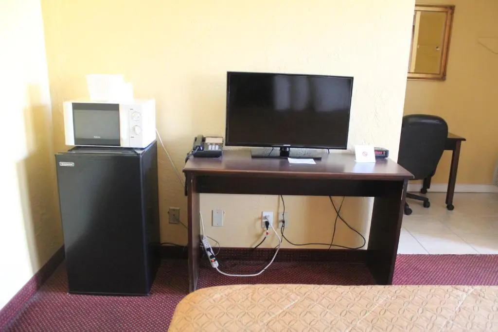Econo Lodge St Petersburg Central