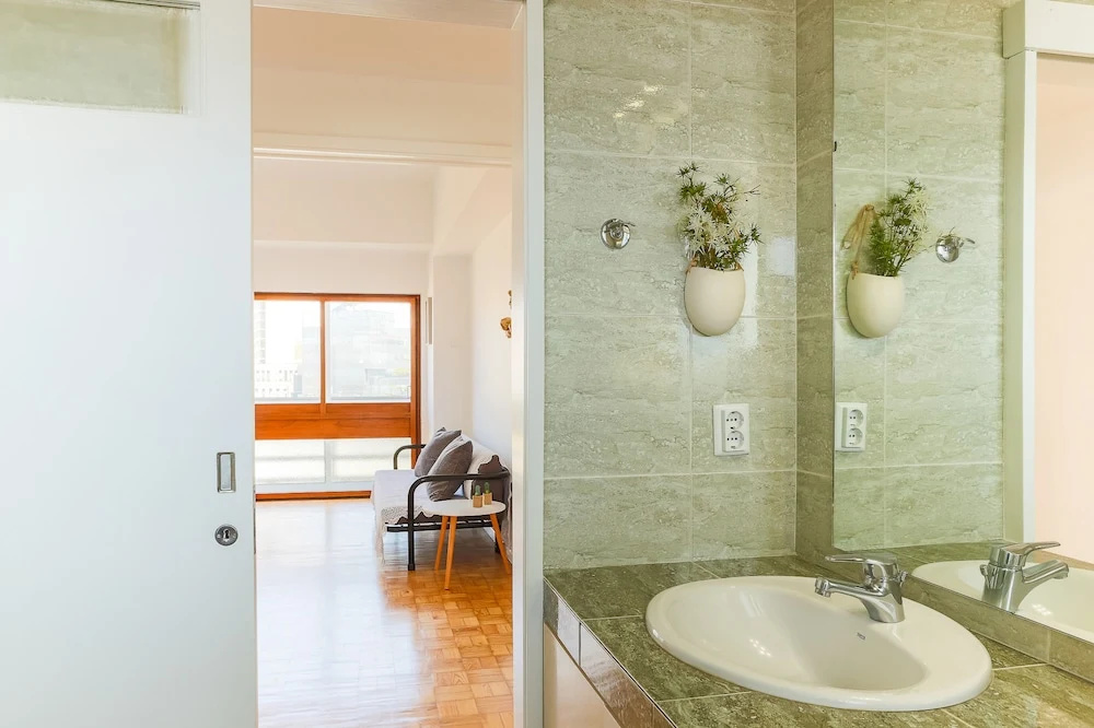 Bolha1 · Bright Apartment in a Traditional Area of Porto