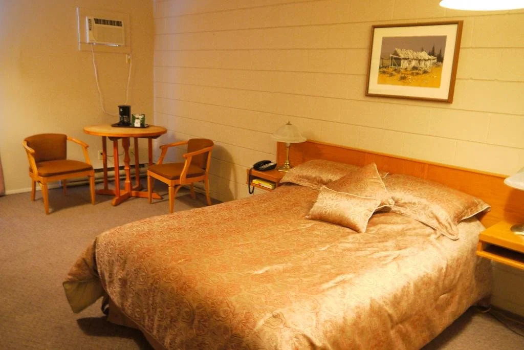 Armstrong Inn