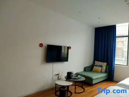 Silin Homestay (Leshan High-speed Railway Shihao Plaza)
