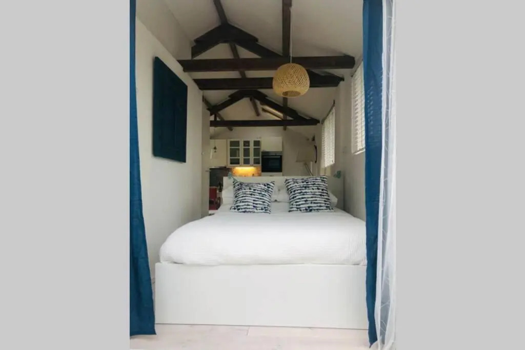 Tiny house in tuin van de statige villa Mariahof