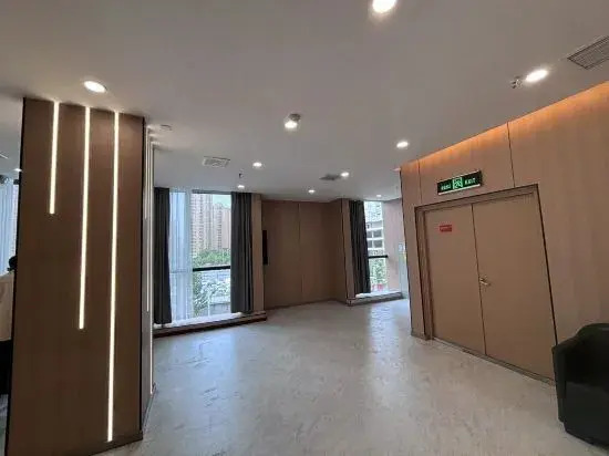 Jiaru Hotel (Zhengzhou East High-speed Railway Station)