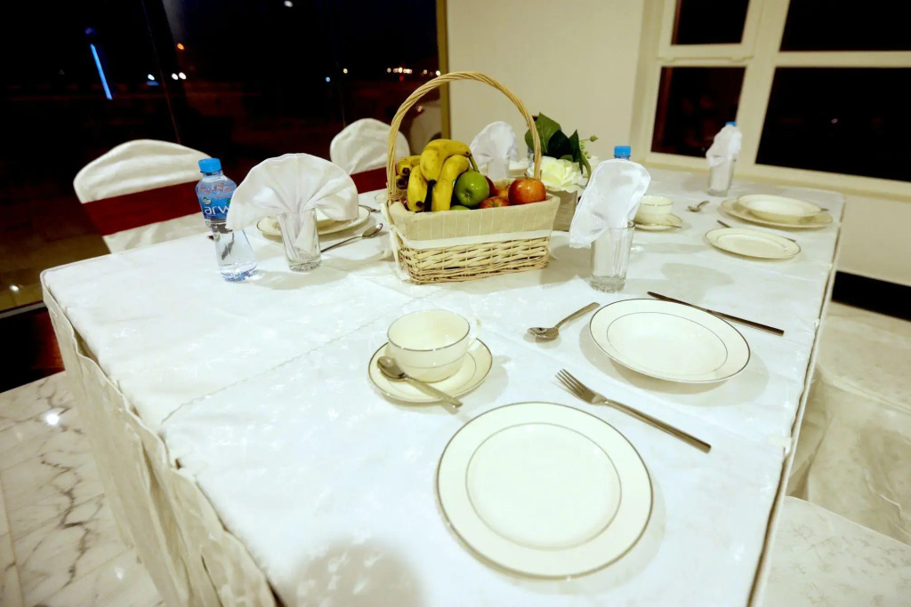OYO 118 Golden Crown Hotel
