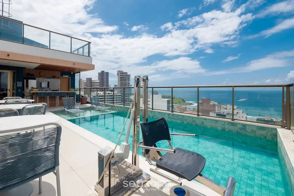 Fully Equipped Accommodations in a Building With a Pool, 270m From Barra Beach - Caoa