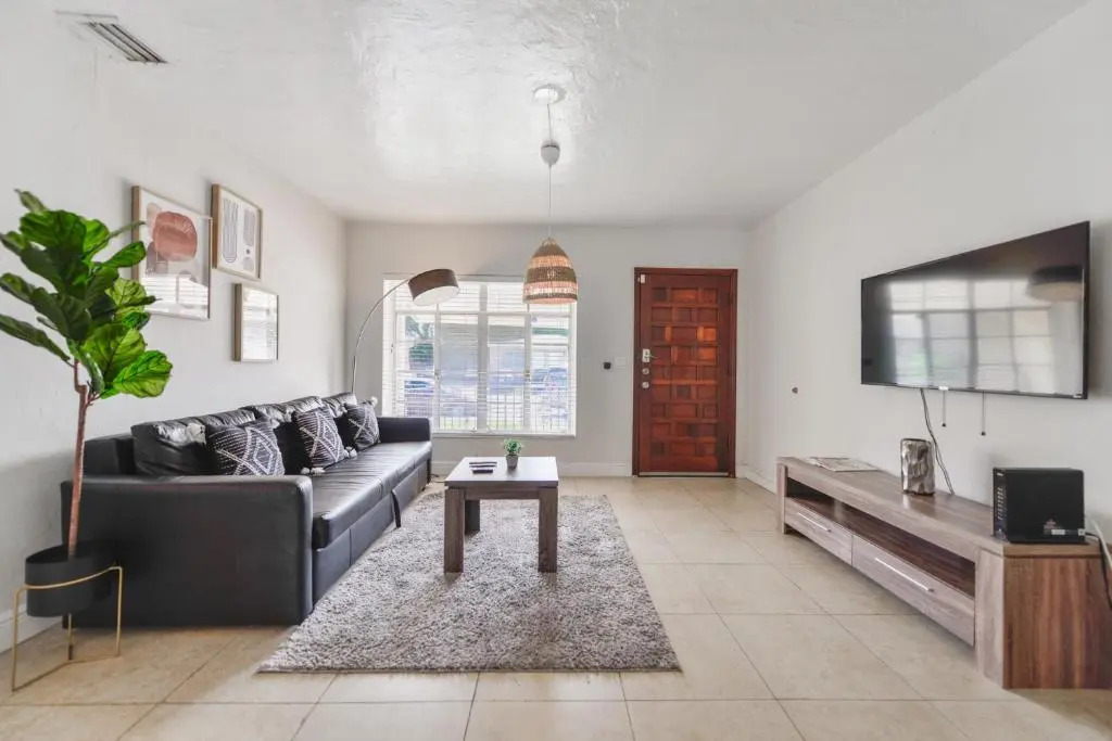 Amazing 3BR House 5 minutes from Marlins Park