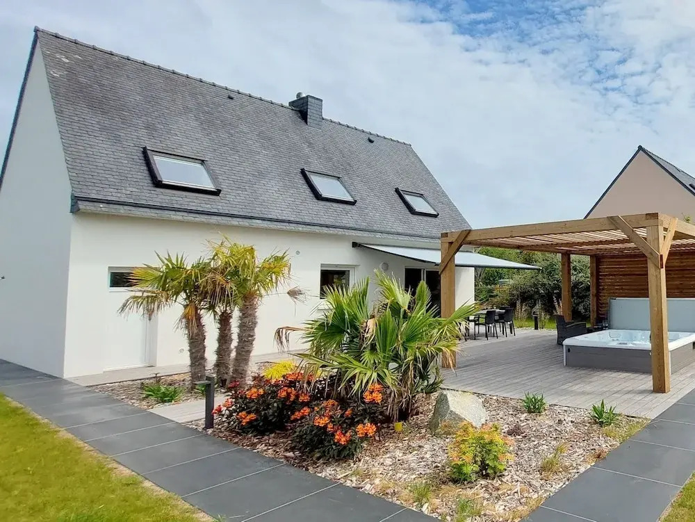 Holiday Home in Plouarzel near Sandy Beaches