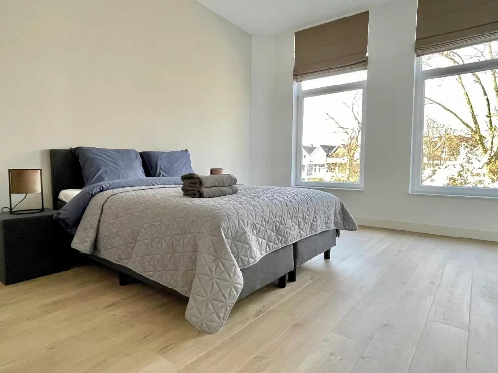 Fantastic 1 Bedroom Serviced Apartment 64m2 -MNL F-