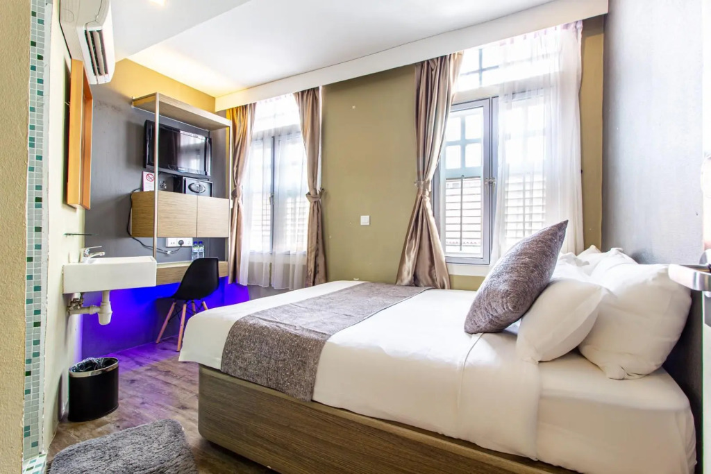 A Hotel Chinatown