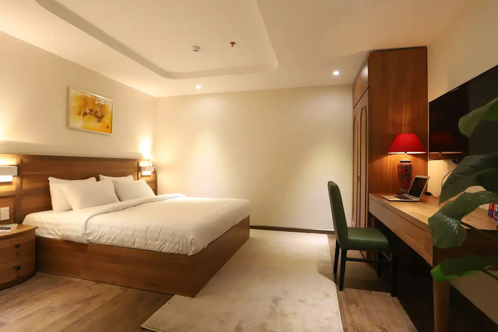 Lanura Apartments and Hotel