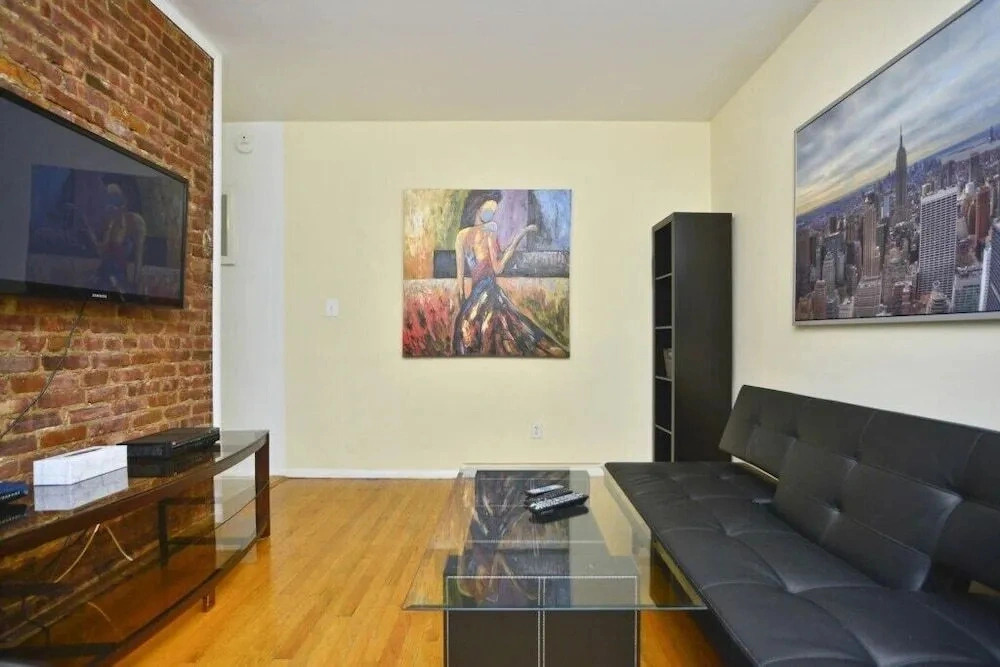 Charming 2 BR - Upper East # 1