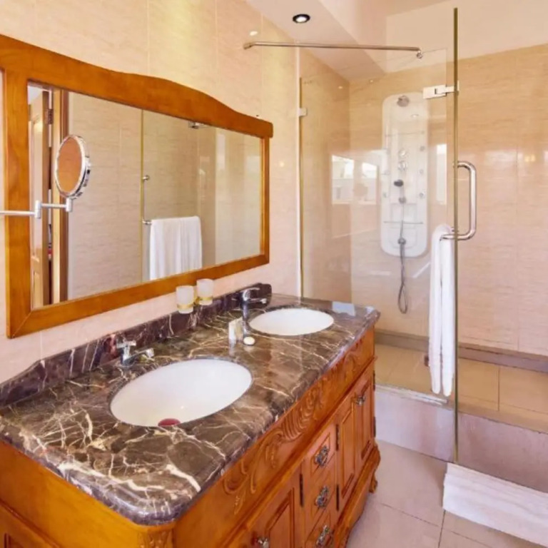 Pereybere Apartment private Balcony (free breakfast)