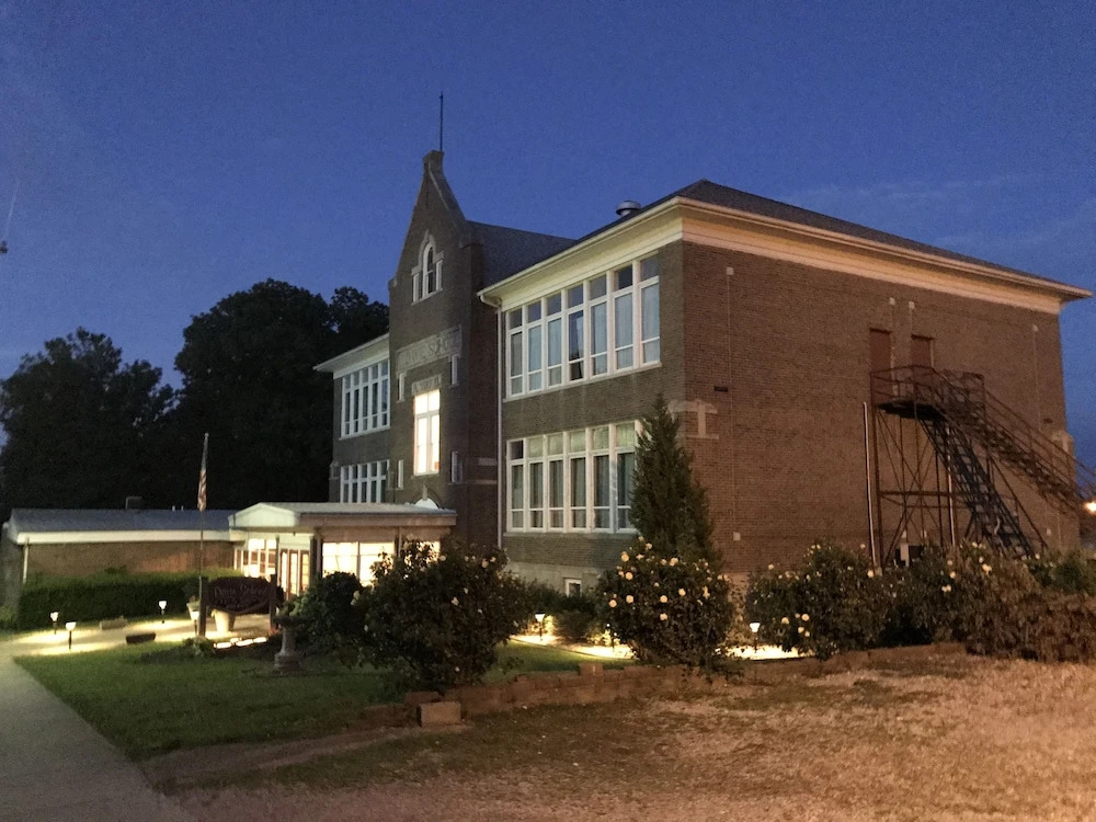 Davie School Inn