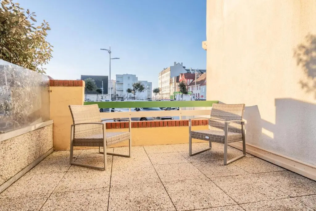 Agréable appartement et terrasse à 2 pas de la mer