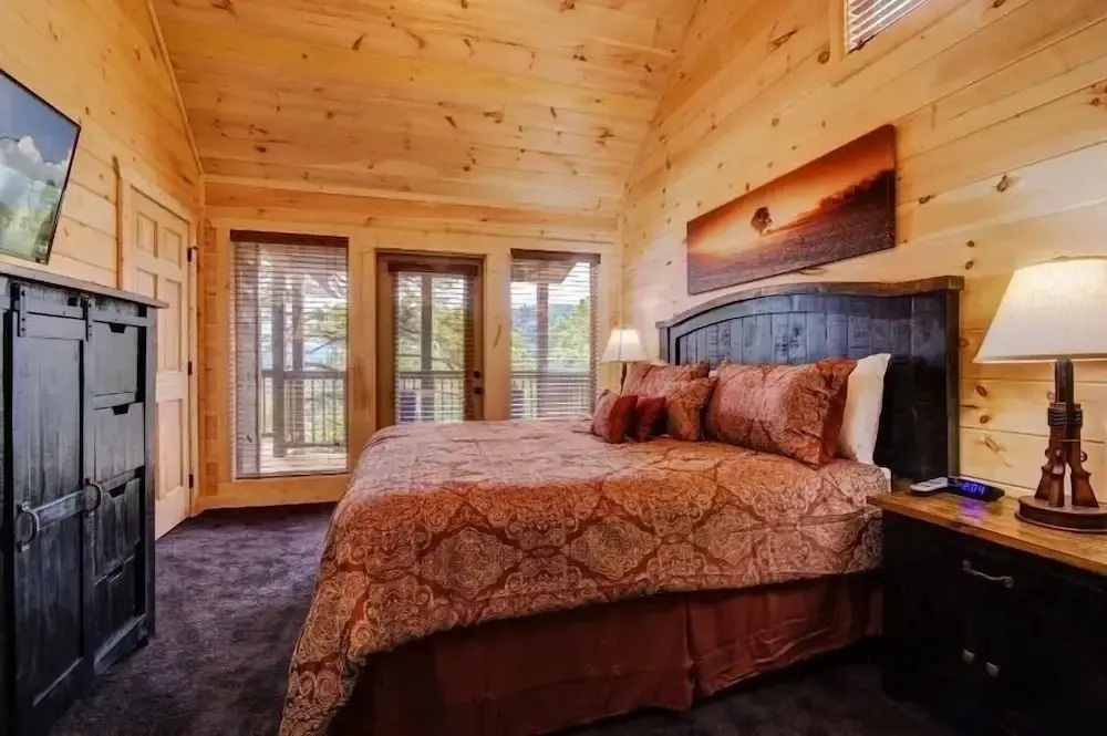 Lazy Bear Lodge 4 Bedrooms 4 Bathrooms Home
