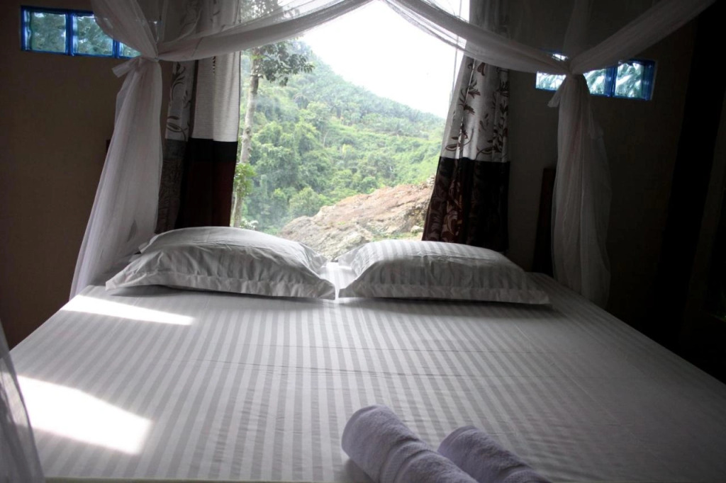 On The Rocks Bungalows, Restaurant and Jungle Trekking Tours - From May to September only stay here