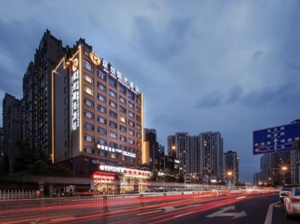 Ruijing Sunshine Hotel (Leshan Hi-tech Zone Ito Shihao Branch)