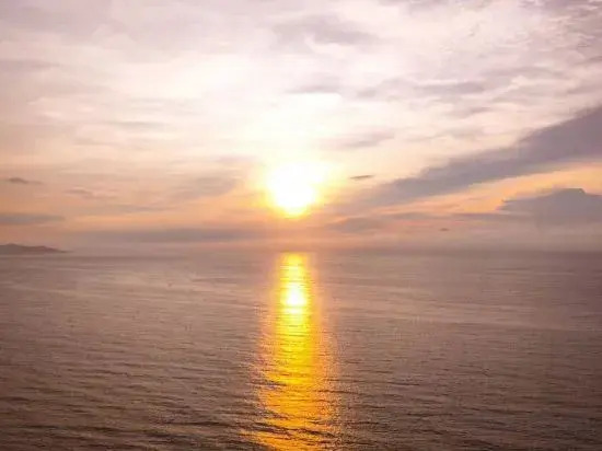 Shuangyue Bay is home to Haimei Hotel