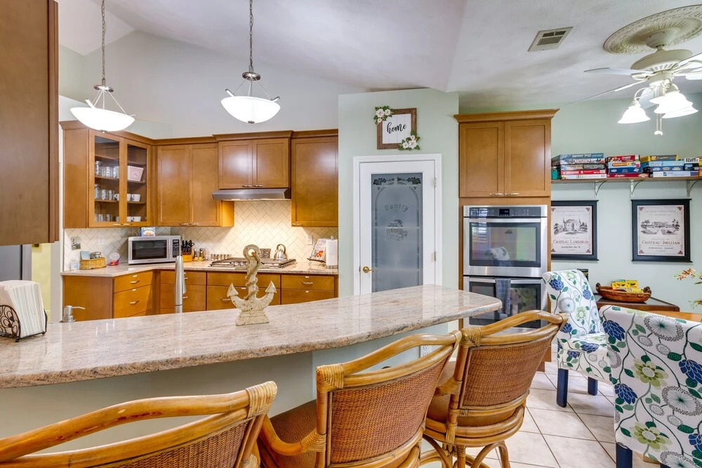4 Mi to Beach: Navarre Retreat w/ Screened Porch!