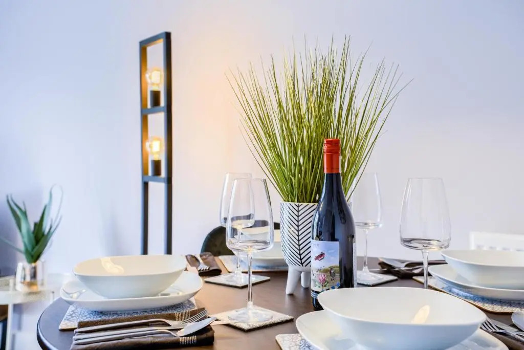 Cosy House │ RICOH │ M6 │ Sleeps 6 │ EMPOWER HOMES