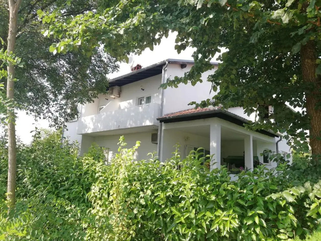 Apartment and Rooms Vilma