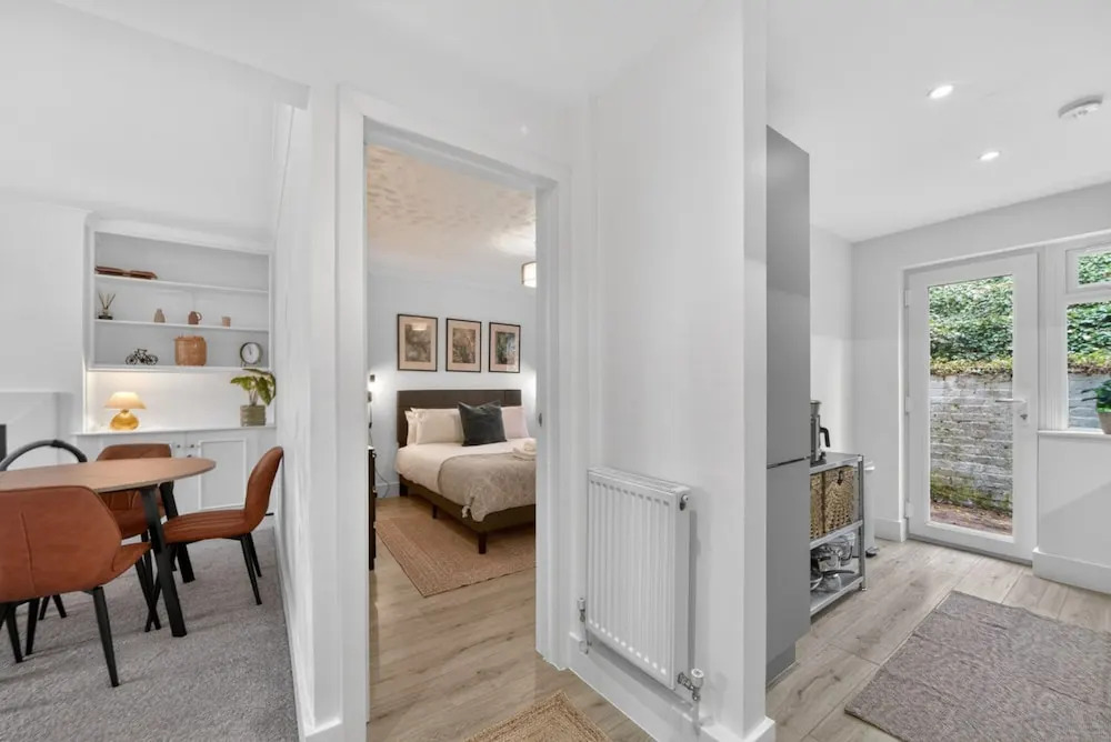 Madeira 2BR Garden Retreat in Bromley With Street Parking