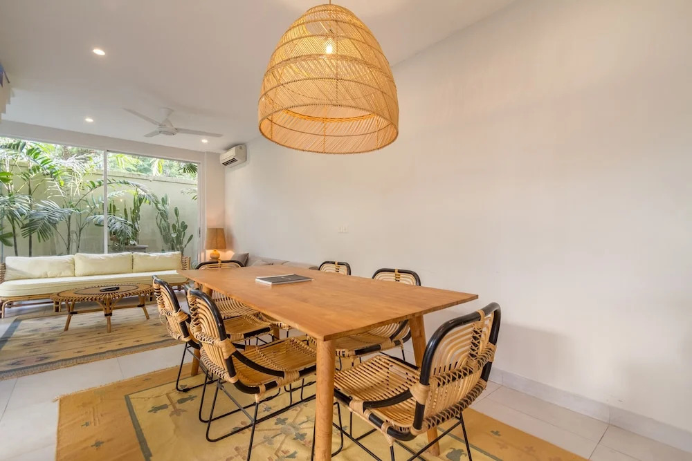Villa Nestor - New Contemporary 3bd villa next to the Beach