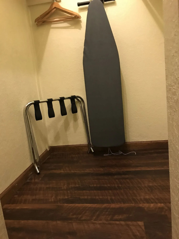 Americas Best Value Inn & Suites Anchorage Airport