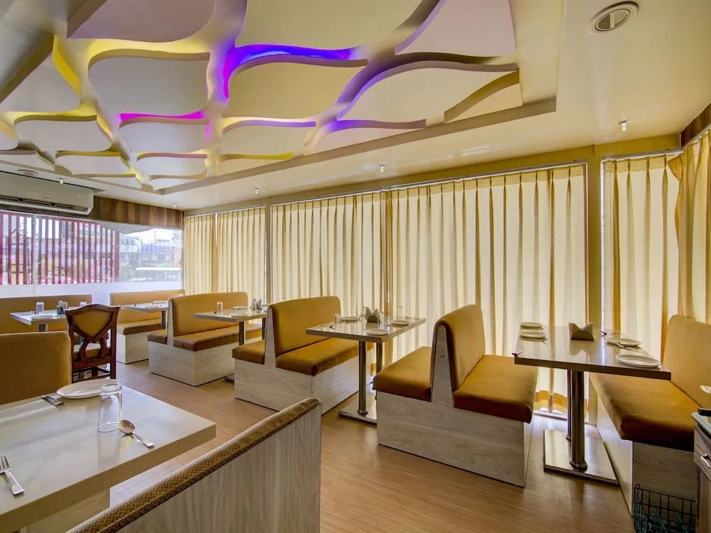 OYO 13584 Hotel Ruchi