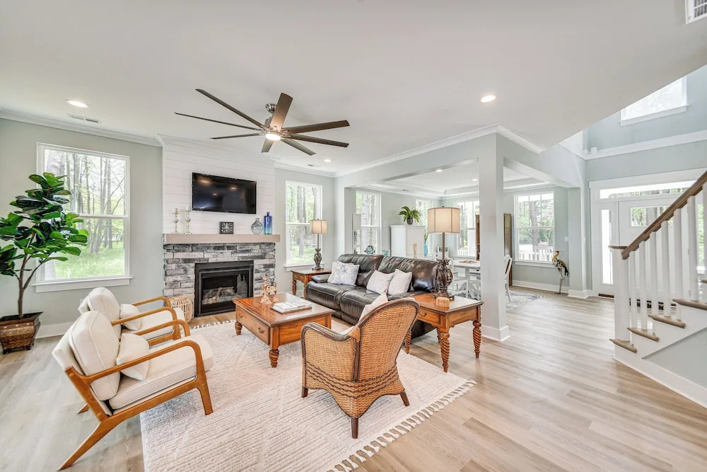 Cape Charles Home: Private Pier & Beach-front Deck