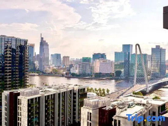 The Emerald Metropole Luxury Apartment