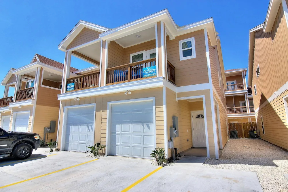 Beachside #205 3 Bedrooms 2.5 Bathrooms Condo