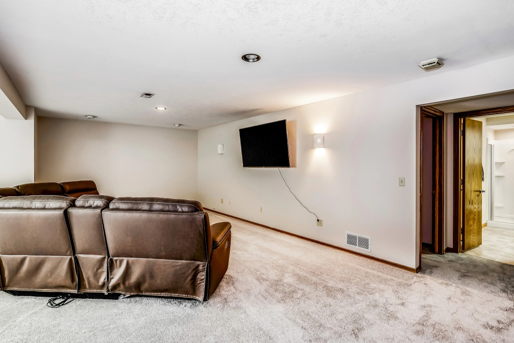 Amazing 3 bedroom House in Upscale Part of Town!