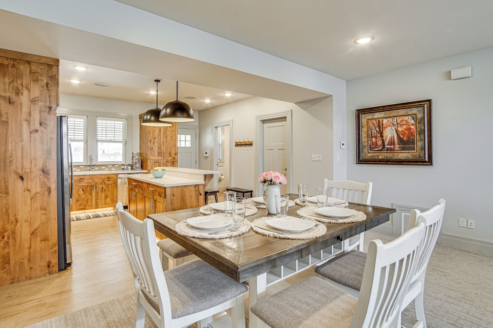 Hike, Golf & Unwind! Mtn-view Cedar City Townhome