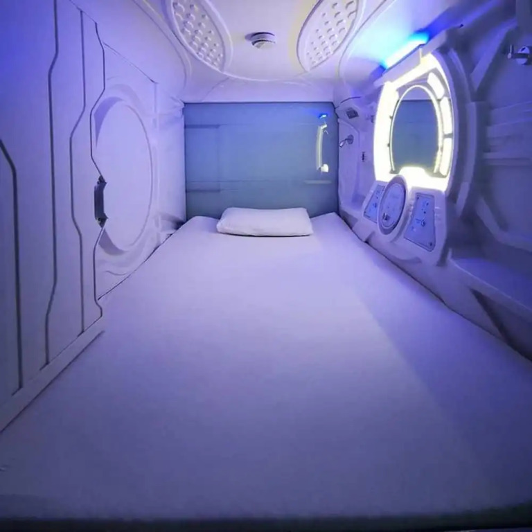Bangau - Short Term Rest Area Capsule Hotel