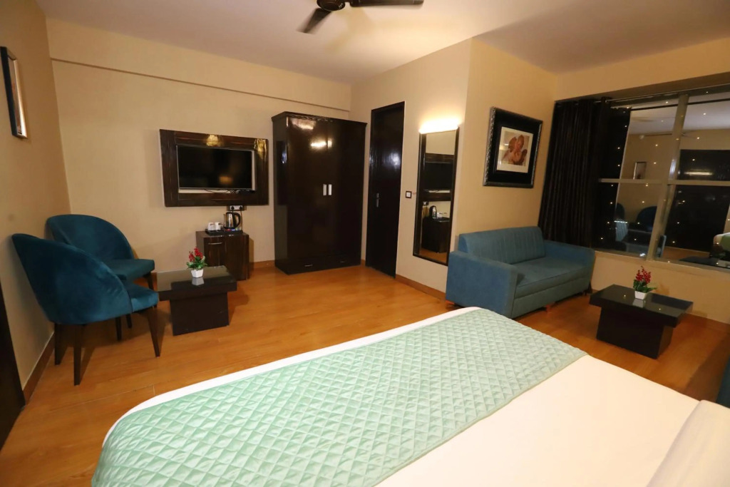 Hotel Palm Grand Naraina New Delhi - Couple Friendly Local IDs Accepted
