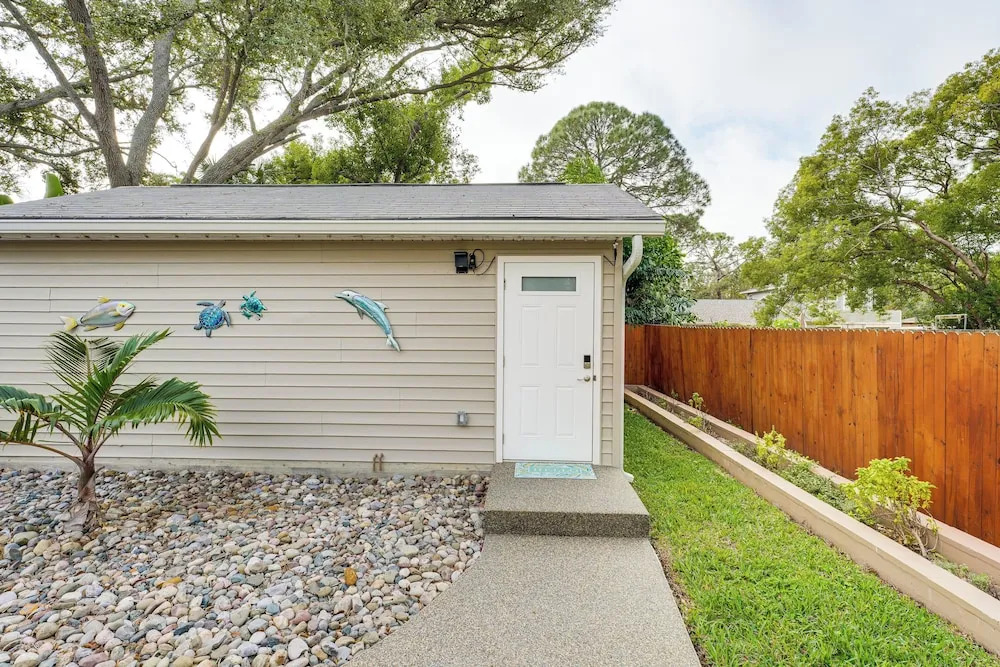 2 Mi to Madeira Beach: Quiet Casita w/ Shared Pool