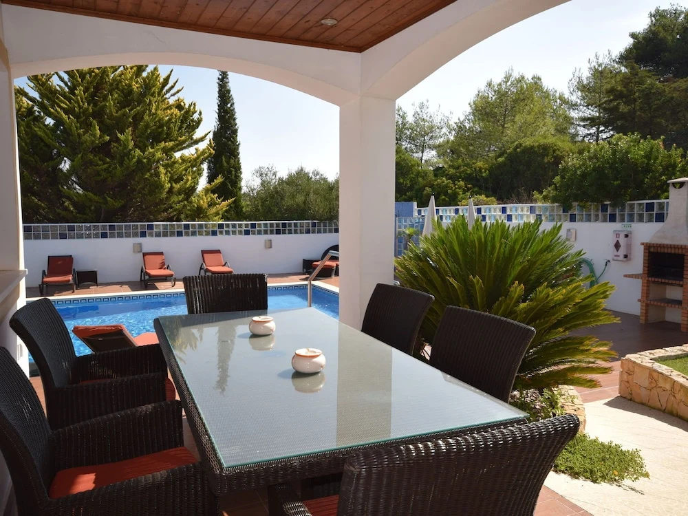 Luxury 5 Bedroom Villa with Private Pool on Funchal Ridge near Lagos