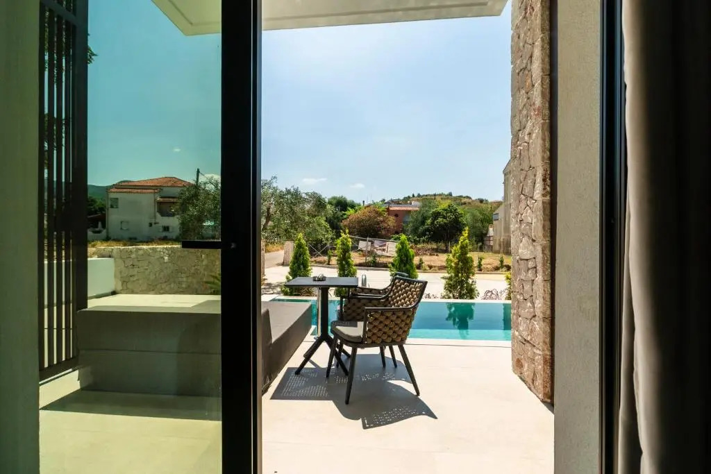 LAN-GO SIVOTA Luxury Living
