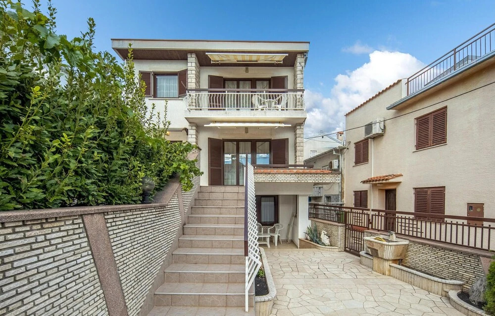 Awesome Apartment in Jadranovo With 2 Bedrooms