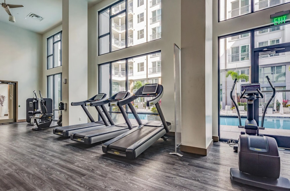 Virelli Apartments Upscale King Suite in the Heart of Orlando w Pool