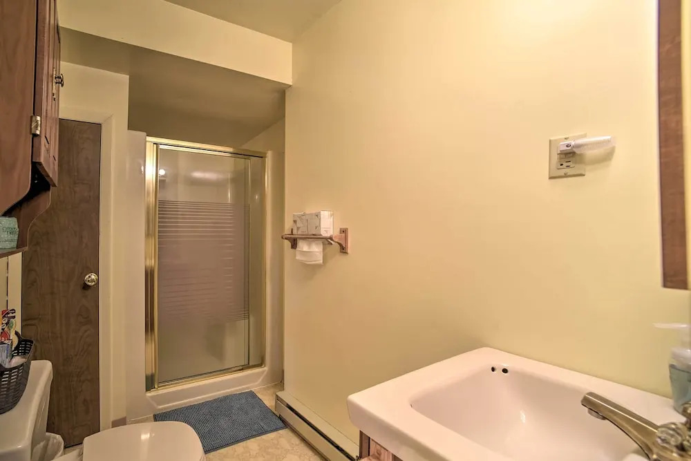 Riverfront Escape w/ Dock: 19 Mi to Saratoga!