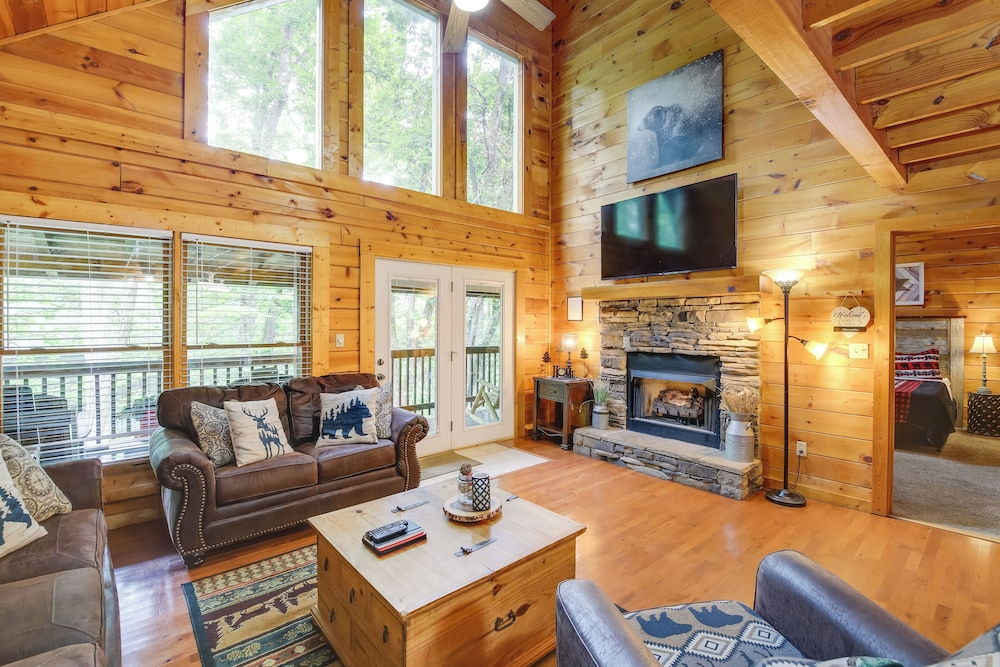 Hot Tub + Pool Table: Secluded Seiverville Cabin