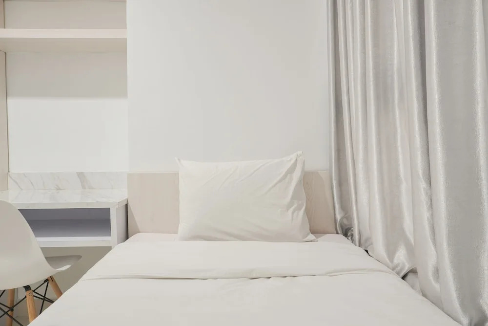 Stunning And Strategic 2Br Gold Coast Apartment Near Pik