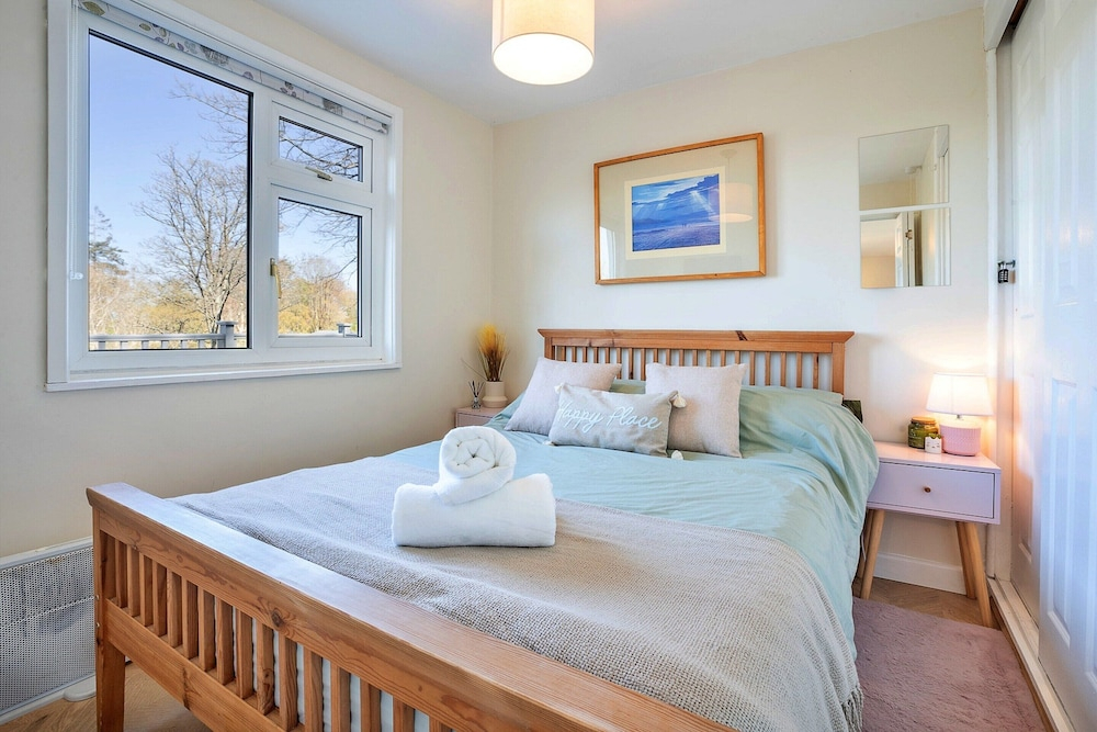 Chalet in Snowdonia With Pool & Fishing Lake