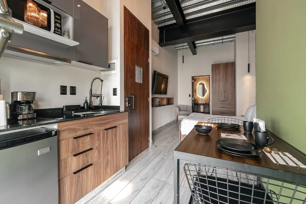 Botanic Loft Stylish Cozy Retreat w Kitchen Private Bath