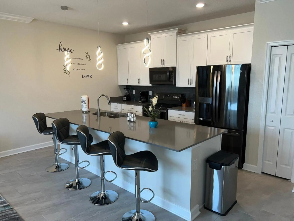 Fascinating 4bedroom townhome, close to Disney
