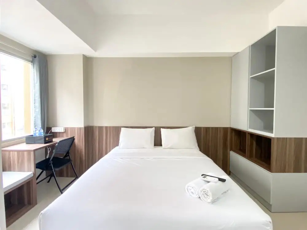 Modern Look Studio Room at LRT City Jatibening Apartment