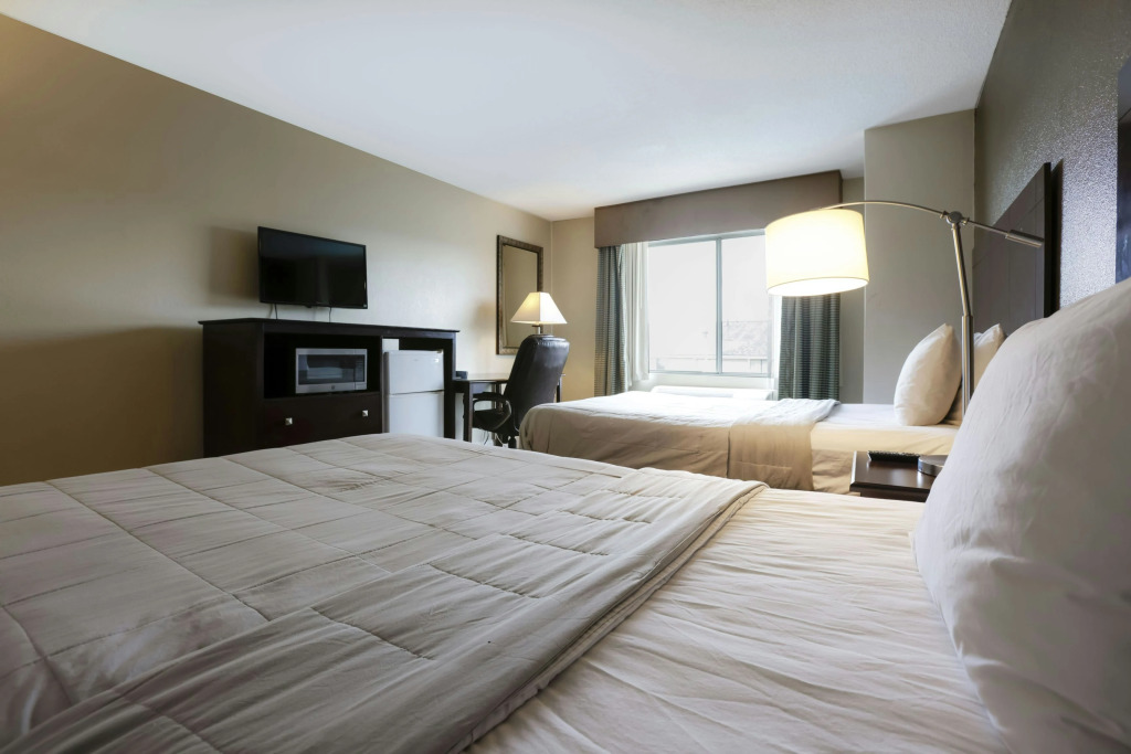 Copley Inn & Suites By OYO Akron OH